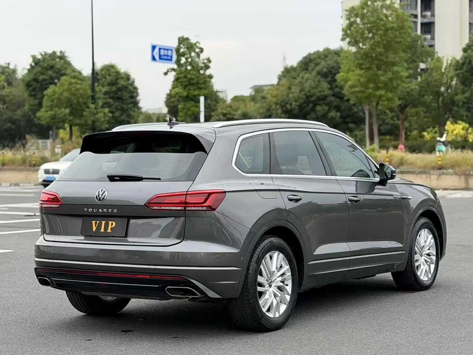 Фото 4 - Volkswagen Touareg