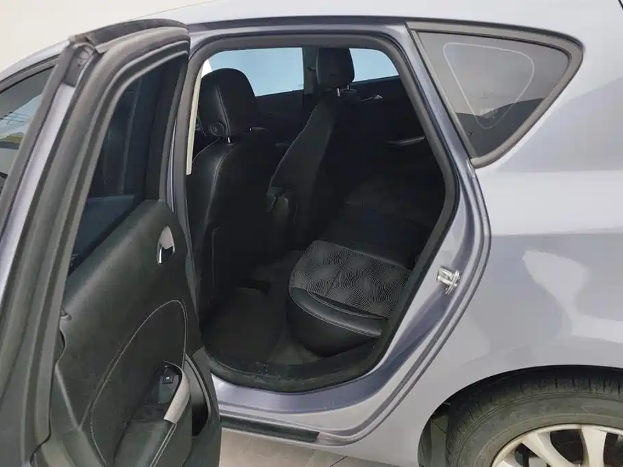 Buick Excelle 2012 2010 XT 1.6L Automatic Fashion