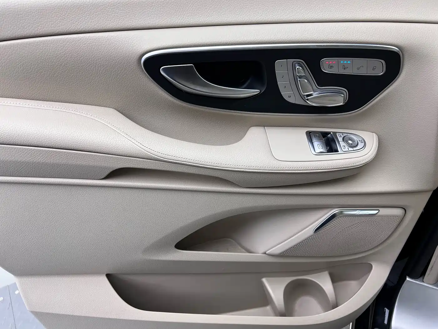 Mercedes-Benz V-Class 2021 V 260 L Long Wheelbase Luxury Edition фото 5