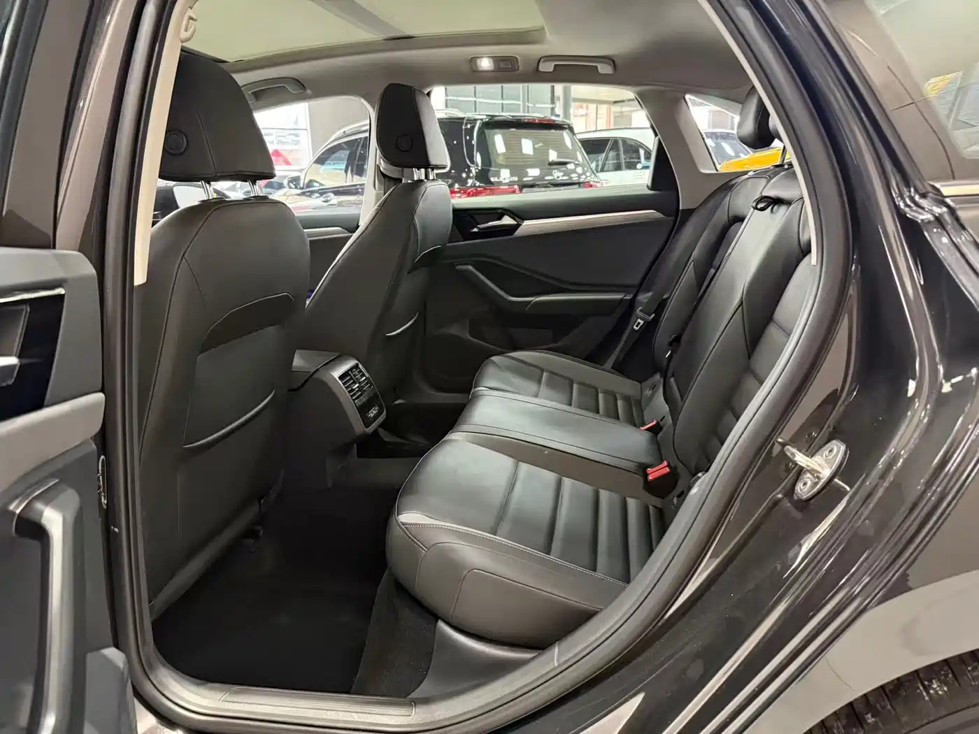 Volkswagen Sagitar 2021 280TSI DSG Surpassing Edition фото 8