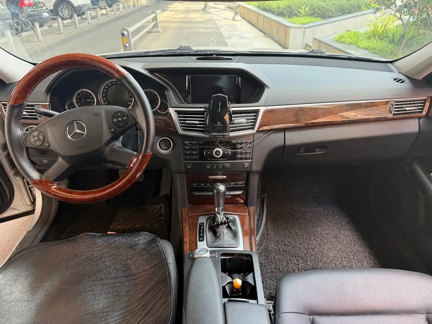 Фото 14 - Mercedes-Benz E-Class