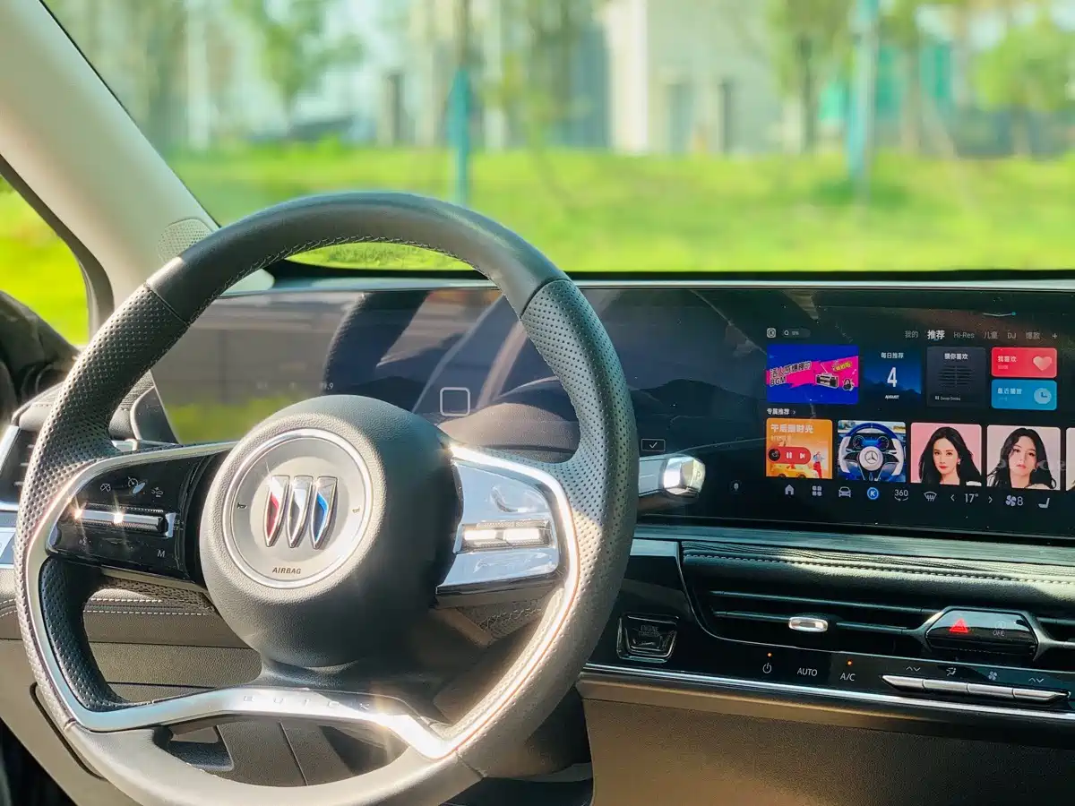 Buick LaCrosse 2025 2025 Model 28T Platinum Edition