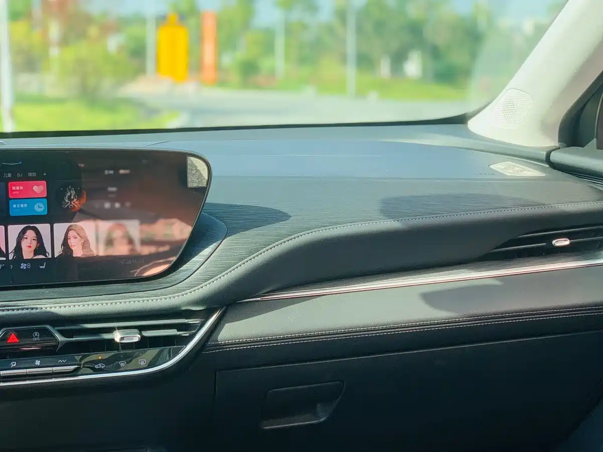 Buick LaCrosse 2025 2025 Model 28T Platinum Edition