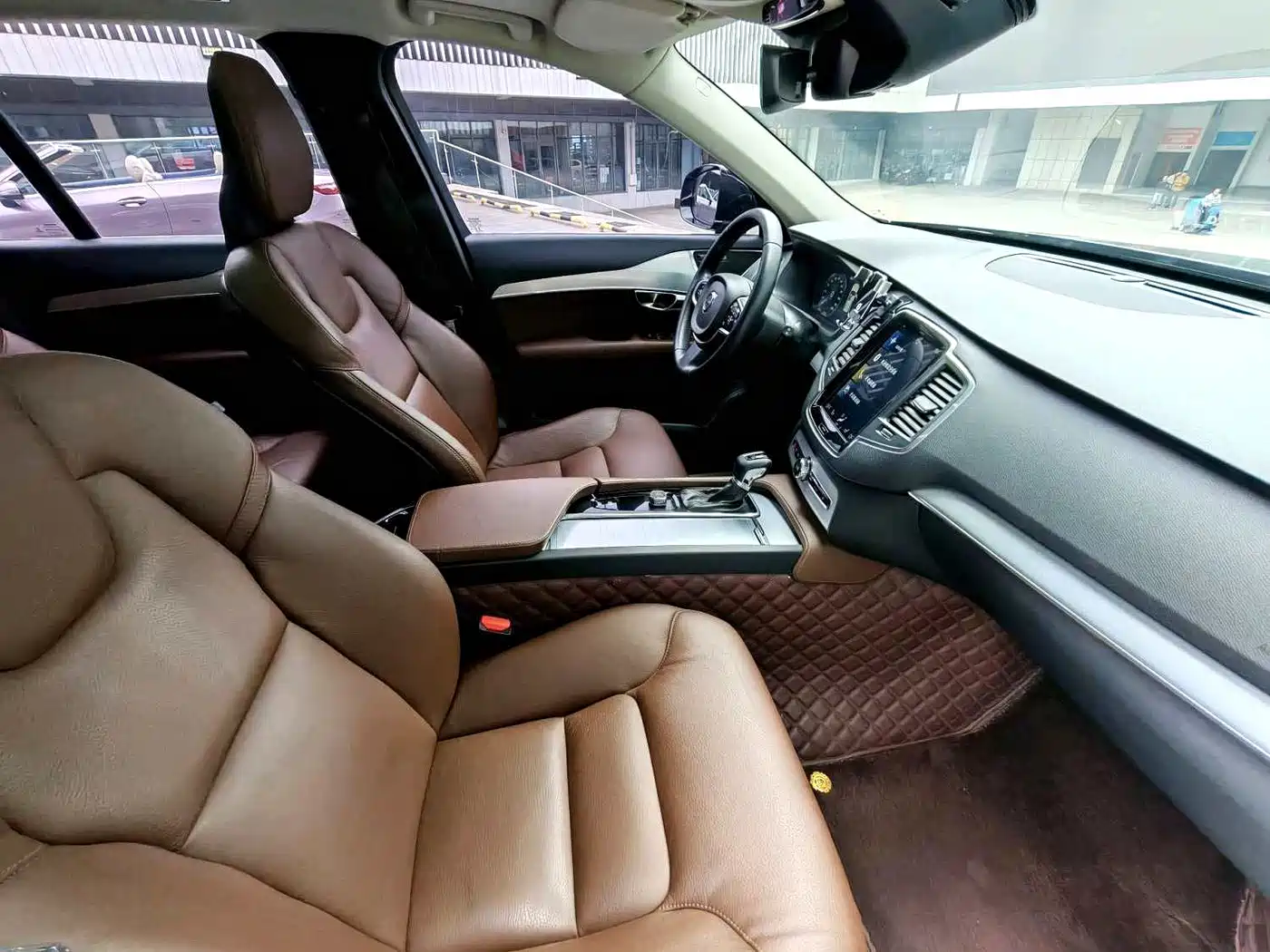 Фото 7 - Volvo XC90