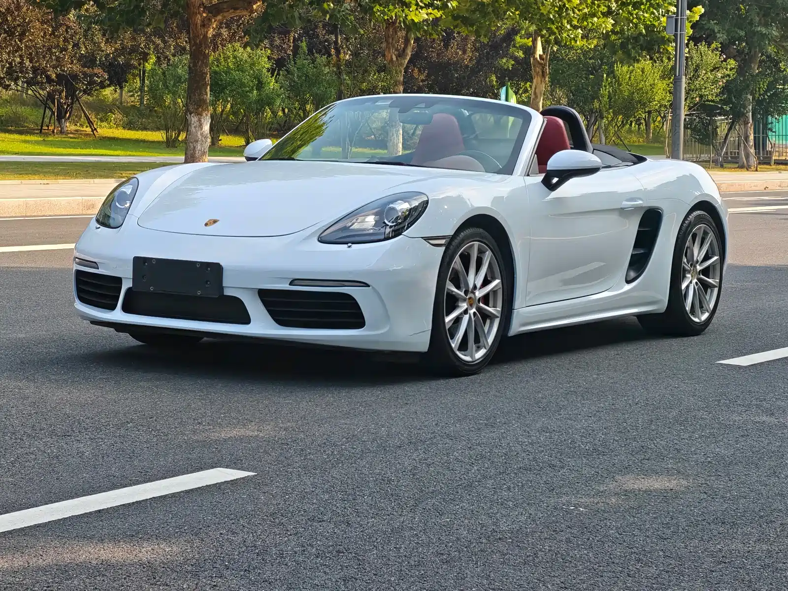 صورة 1 - Porsche 718