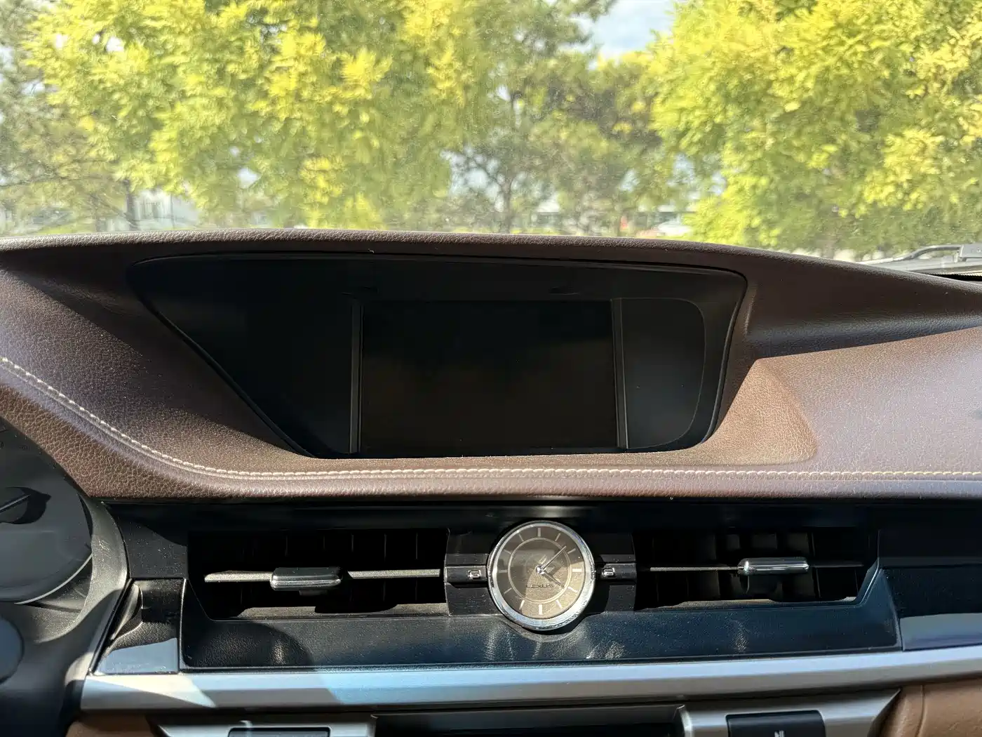 Фото 16 - Lexus ES
