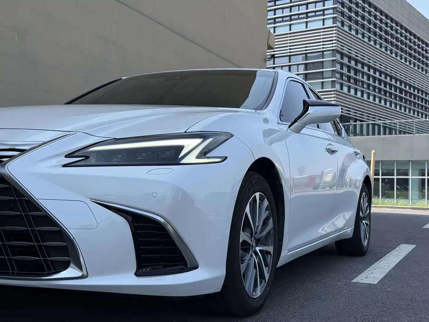 Lexus ES 2025 2025 300h Ultimate Edition