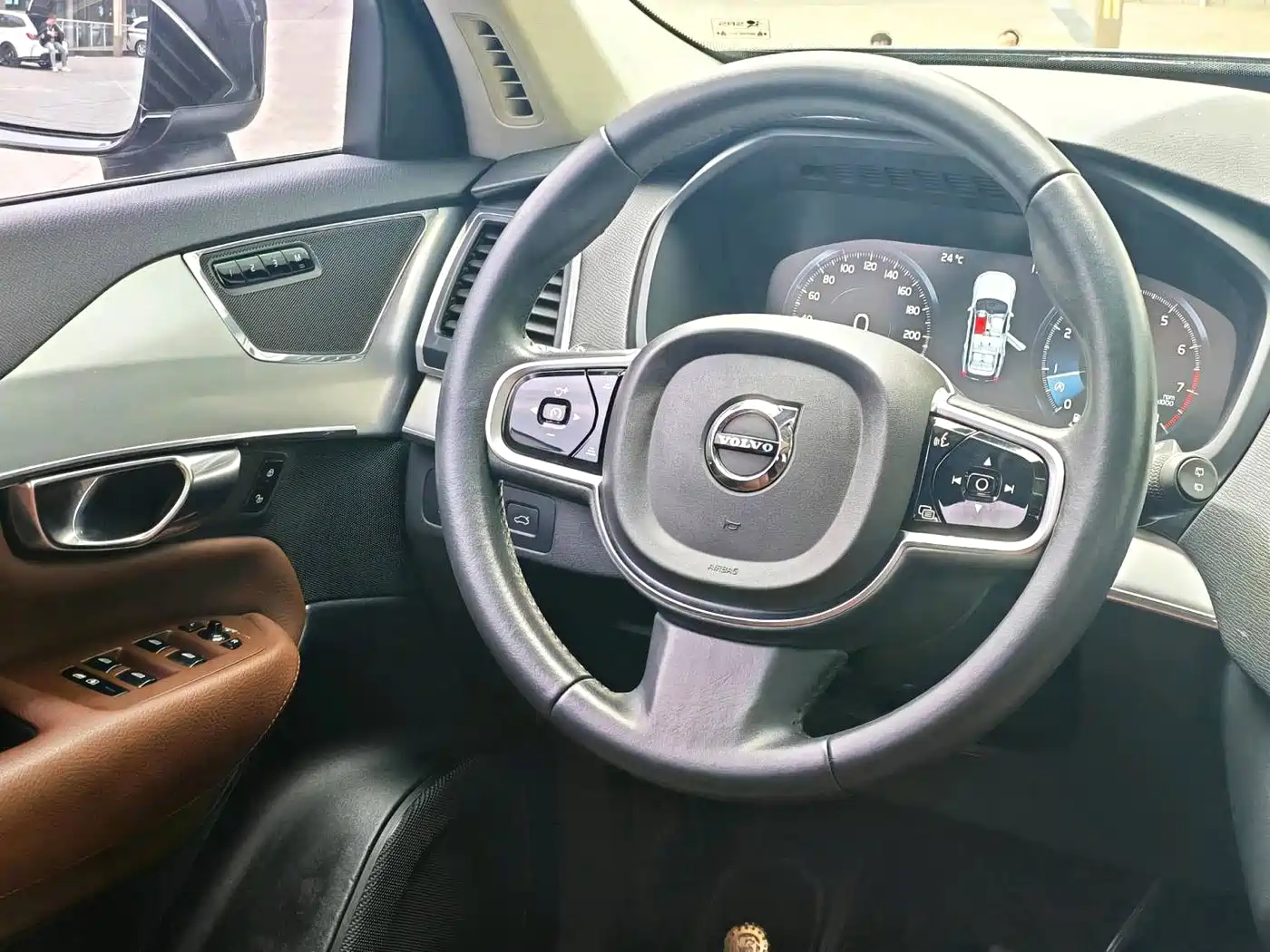 Фото 11 - Volvo XC90