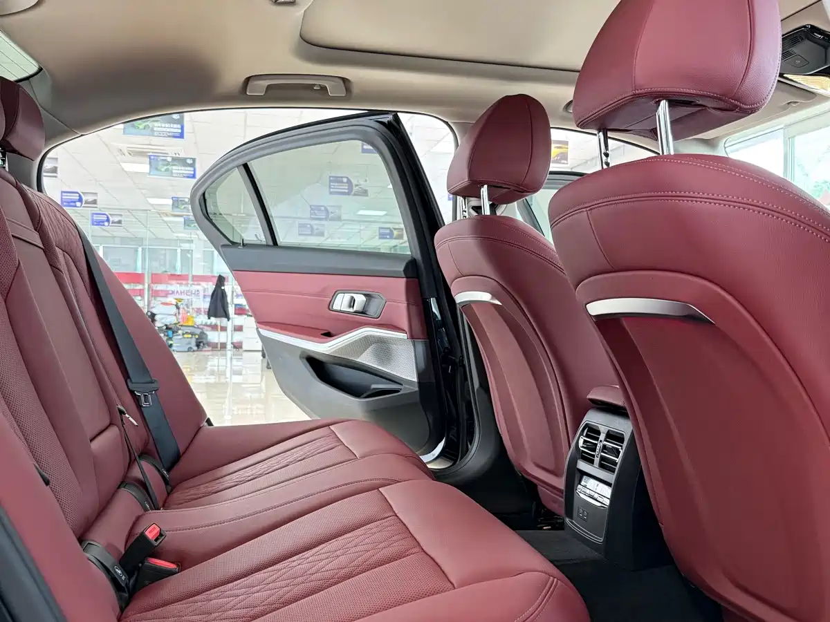 BMW 3 Series 2024 325Li xDrive M Sport Package фото 10