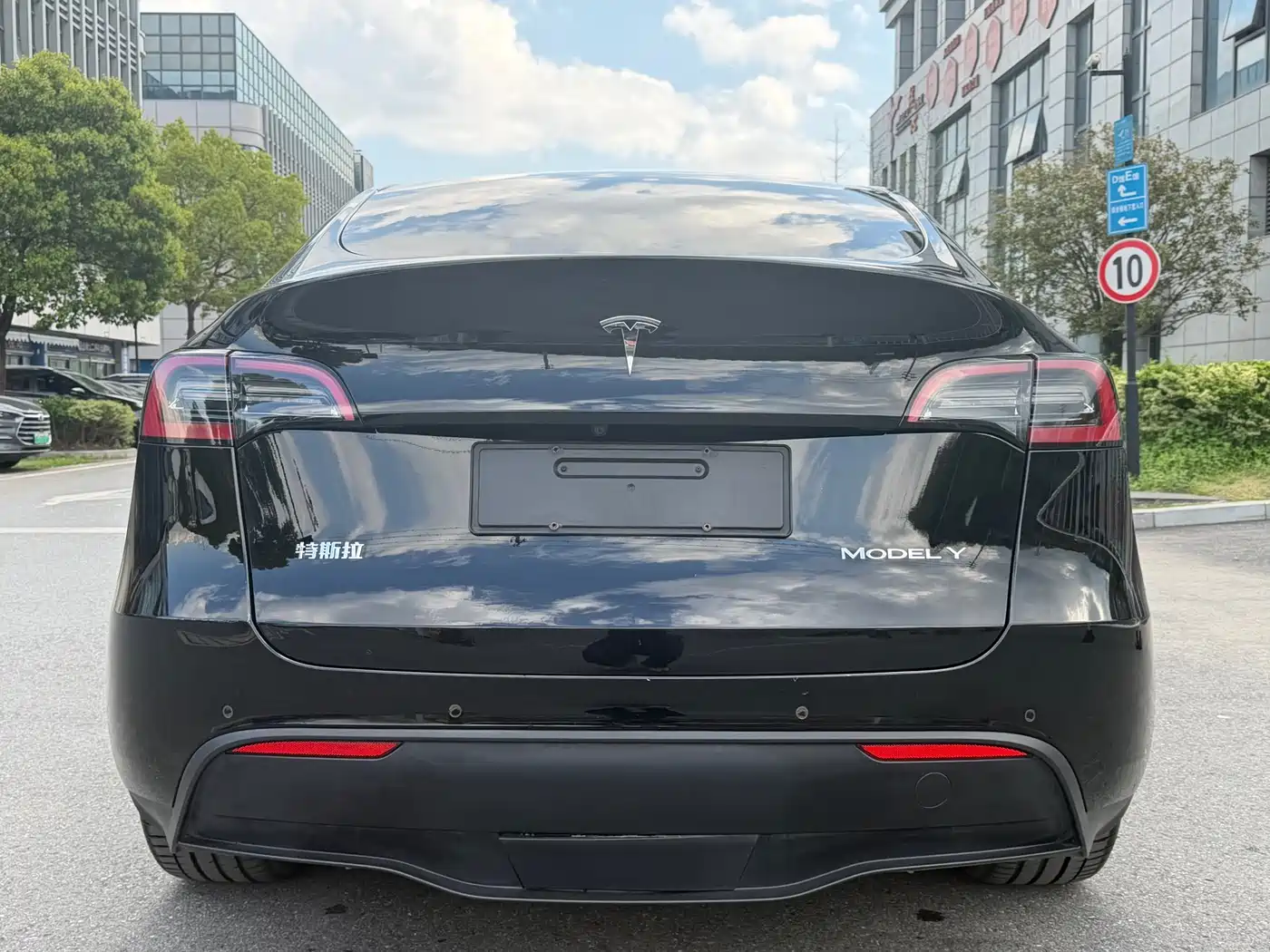 TESLA MODEL Y