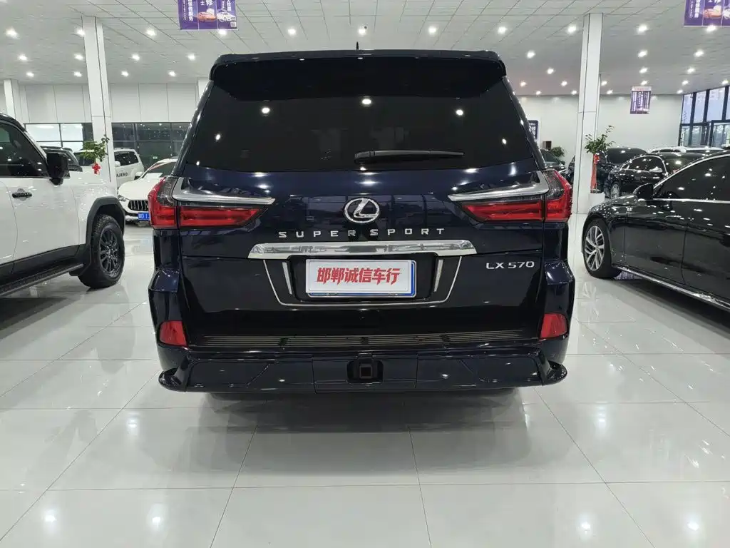 Photo 5 - Lexus LX