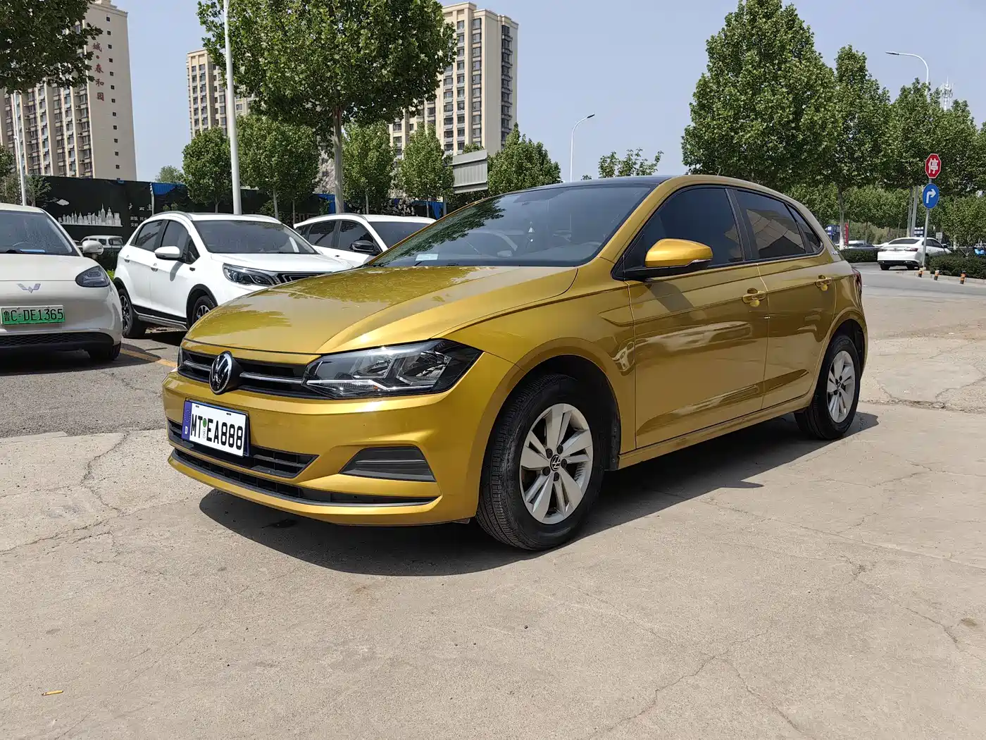 VOLKSWAGEN POLO