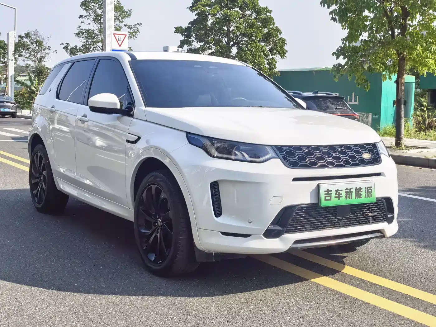 LAND ROVER DISCOVER NEW ENERGY SOURCES FOR SPORTS