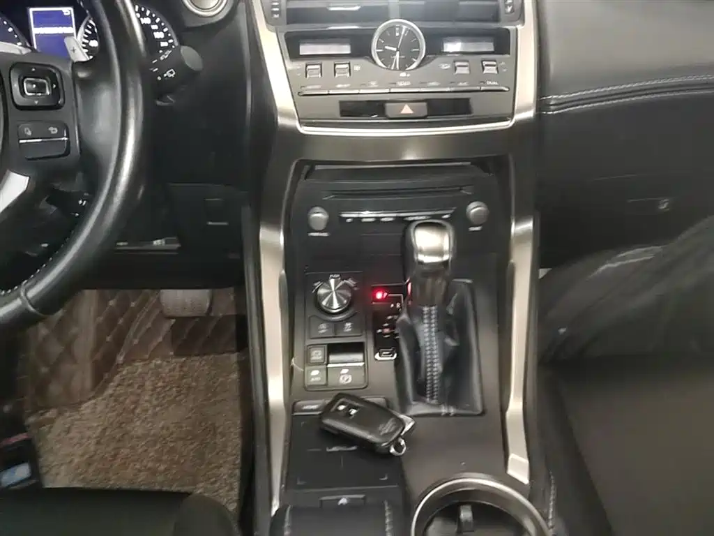 Lexus NX 2017 200 FWD Sharp Edition фото 14