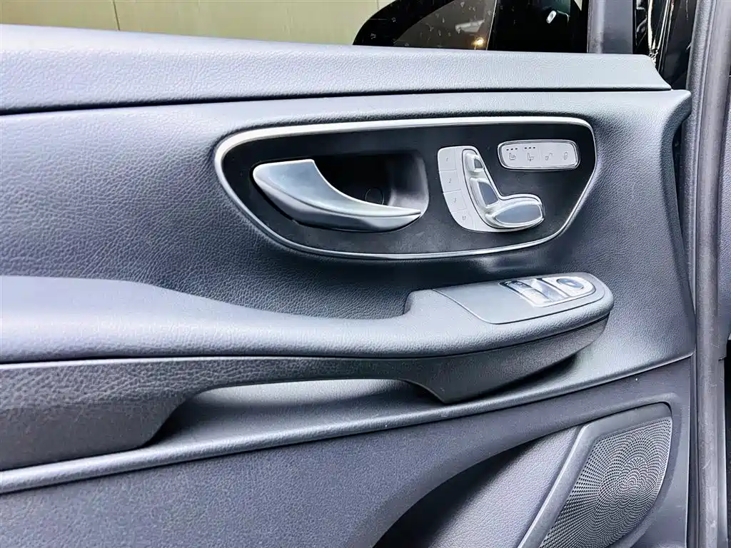 Mercedes-Benz V-Class 2017 Model V 260 Premium Edition фото 11