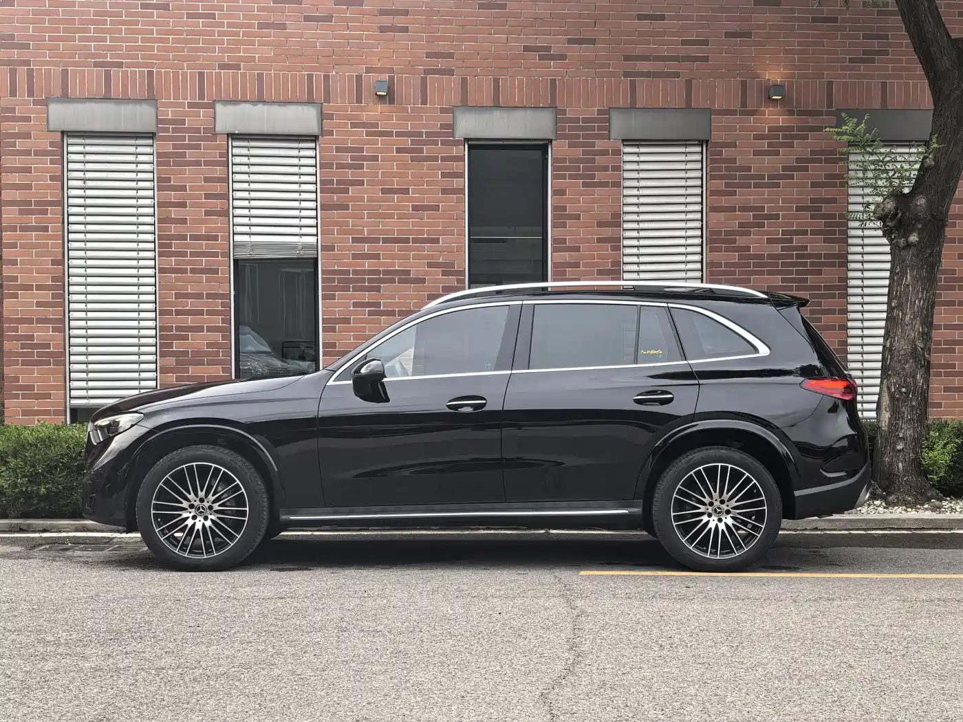 Mercedes-Benz GLC 2025 GLC 300 L 4MATIC Luxury 5-seater фото 2