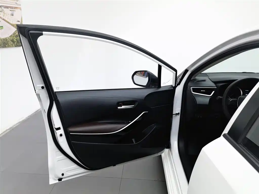 Toyota Corolla 2021 Hybrid 1.8L E-CVT Elite Edition фото 8