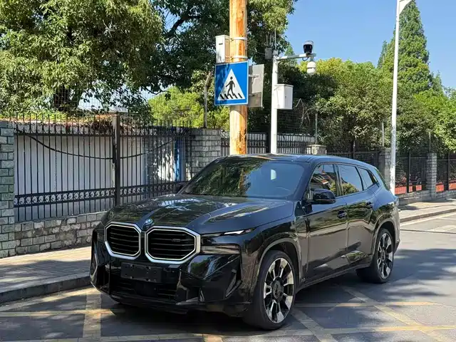 BMW XM 2023 50e