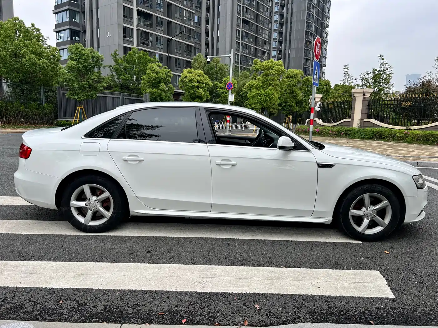 Audi A4L 2013 35 TFSI Automatic Standard фото 4