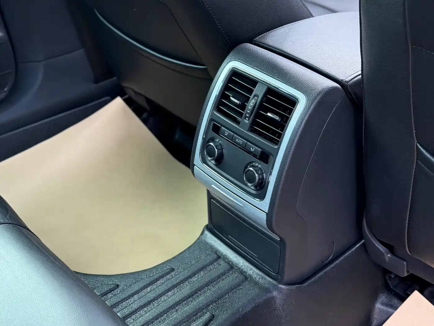 Volkswagen Passat 2014 1.8TSI DSG Executive Edition фото 15