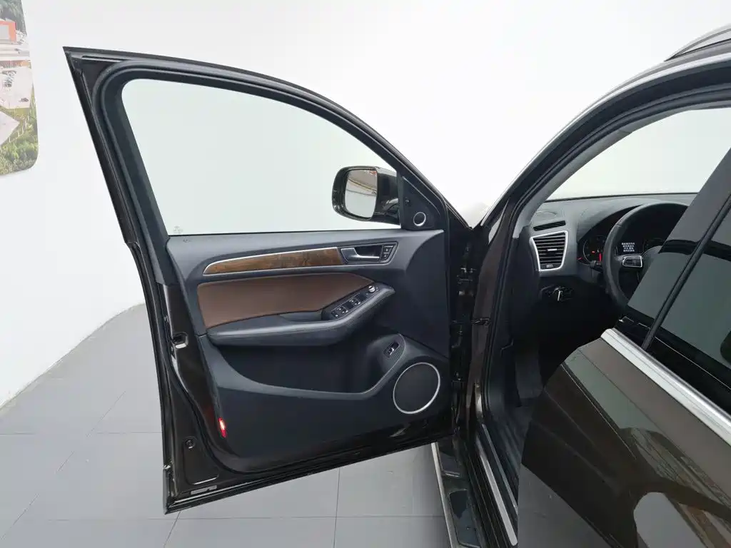 Фото 8 - Audi Q5