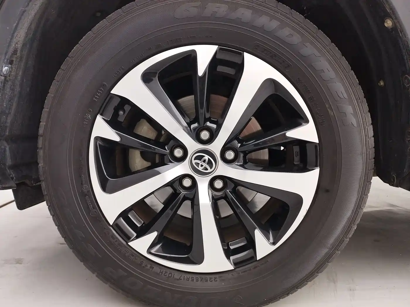 Toyota RAV4 Rongfang 2016 2.0L CVT 2WD Urban (China V) фото 12