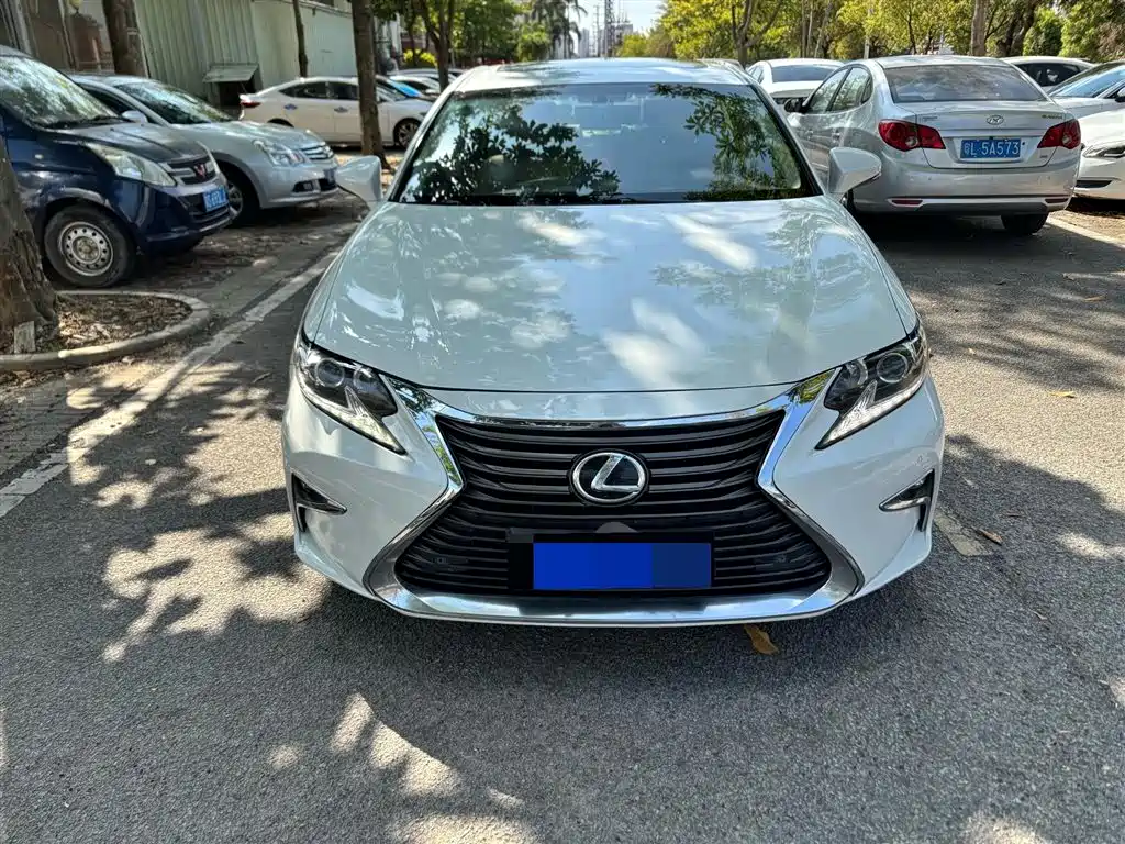 Lexus ES 2015 200 Elite Edition фото 2