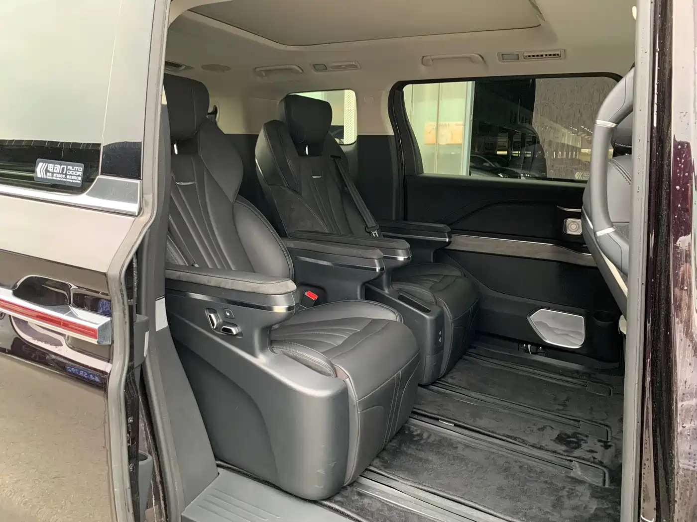 Hongqi HQ9 PHEV 2024 Model 2.0T AWD Business Edition фото 13