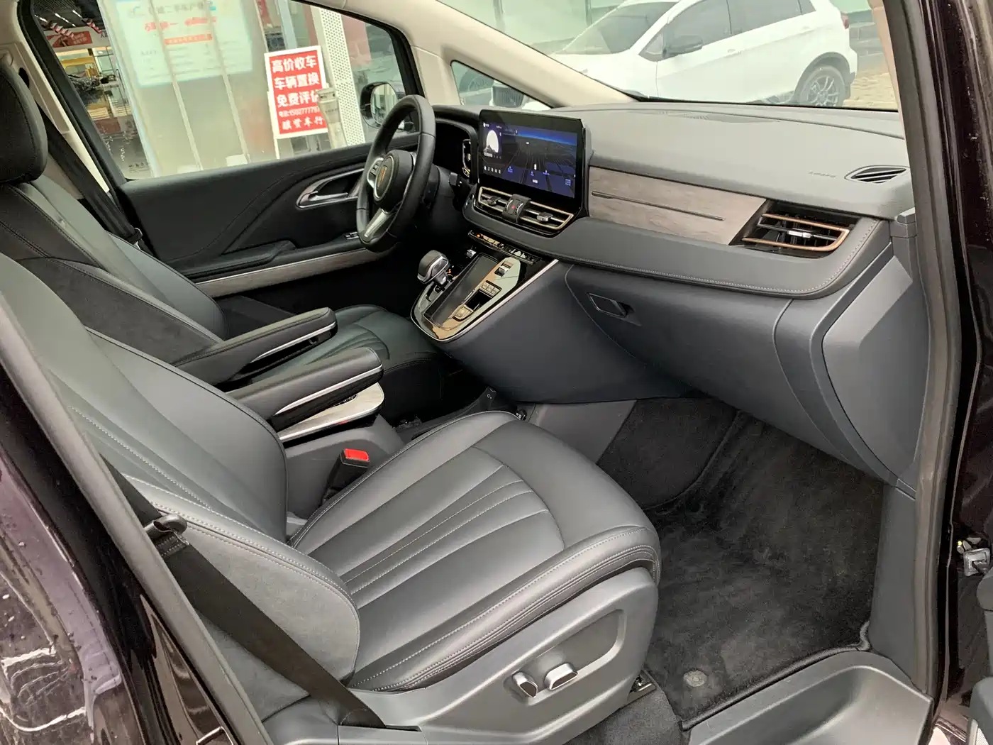 Hongqi HQ9 PHEV 2024 Model 2.0T AWD Business Edition фото 14
