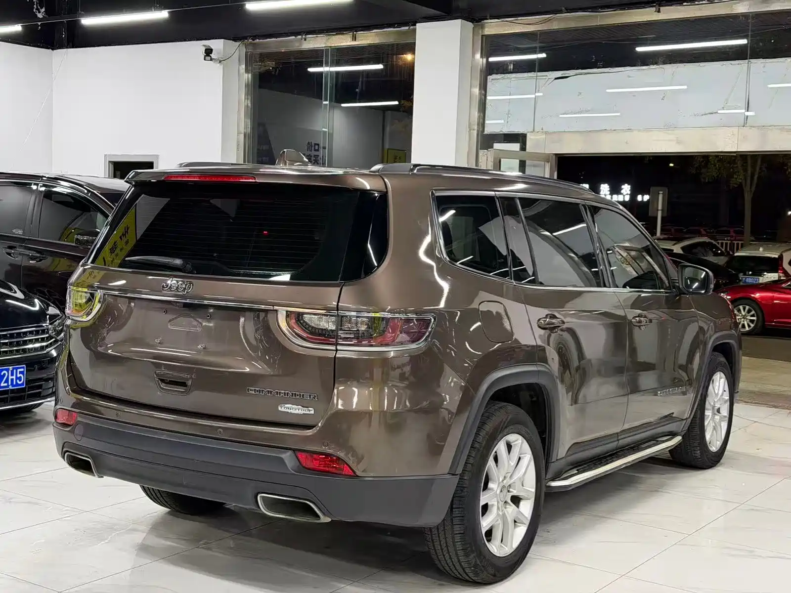 Фото 5 - Jeep Commander