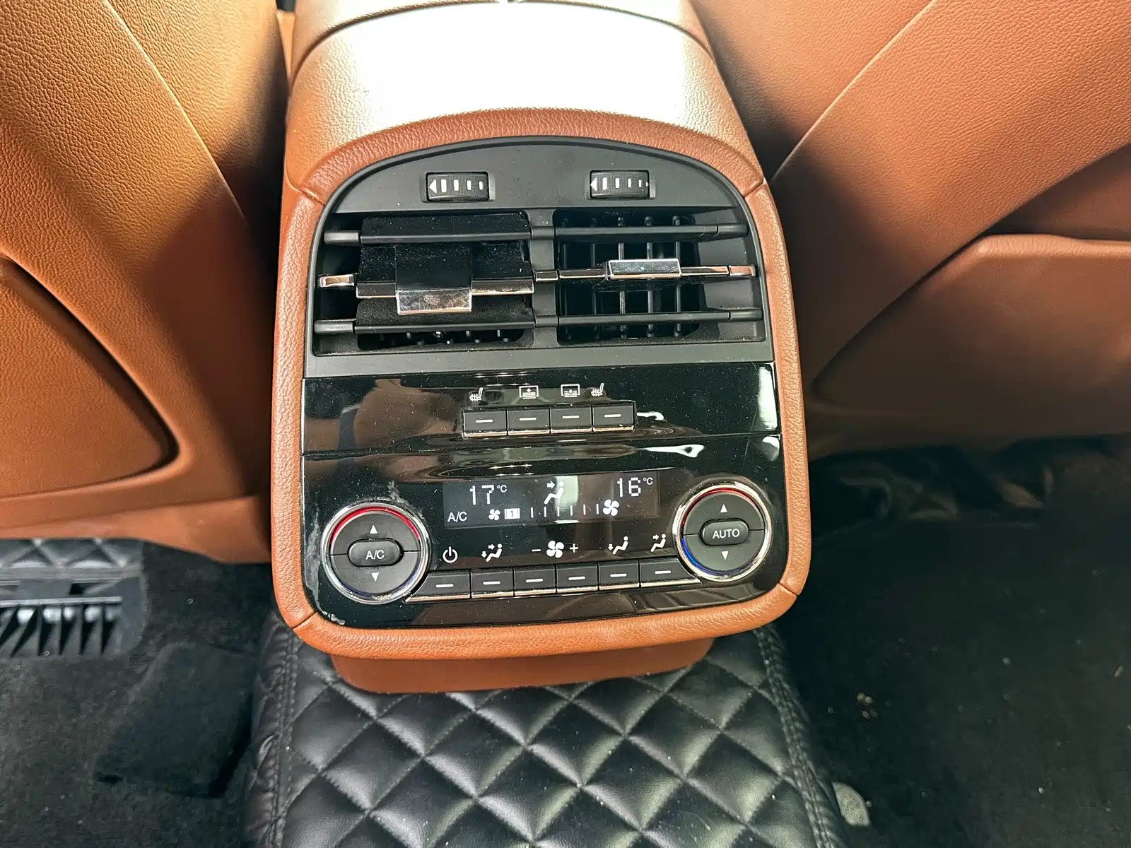Фото 7 - Maserati Quattroporte