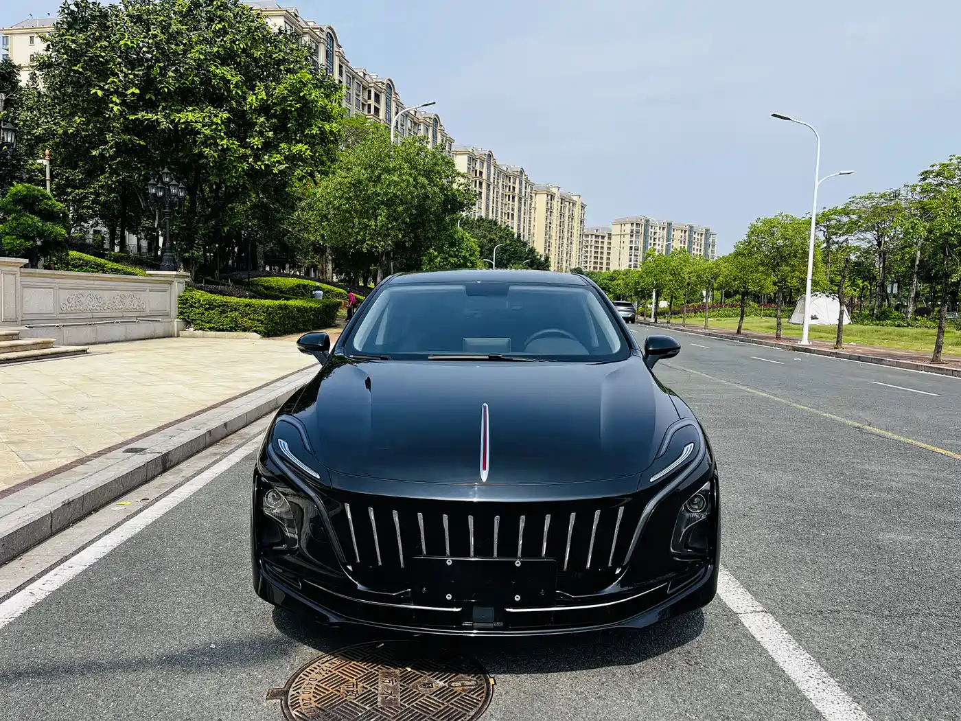 Hongqi E-QM5 2023 Facelift Basic Travel Edition фото 2