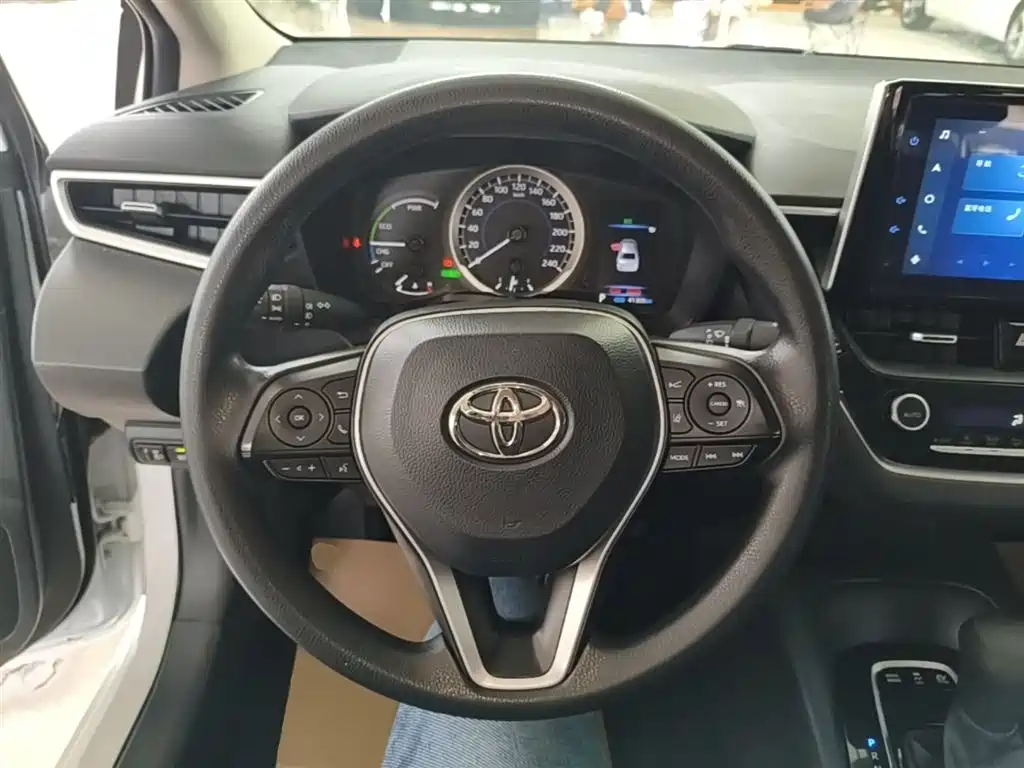 Toyota Corolla 2021 Hybrid 1.8L E-CVT Elite Edition фото 11