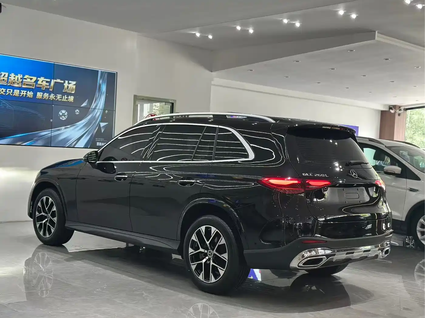 Mercedes-Benz GLC 2024 GLC 260 L 4MATIC Luxury 5-seater фото 4