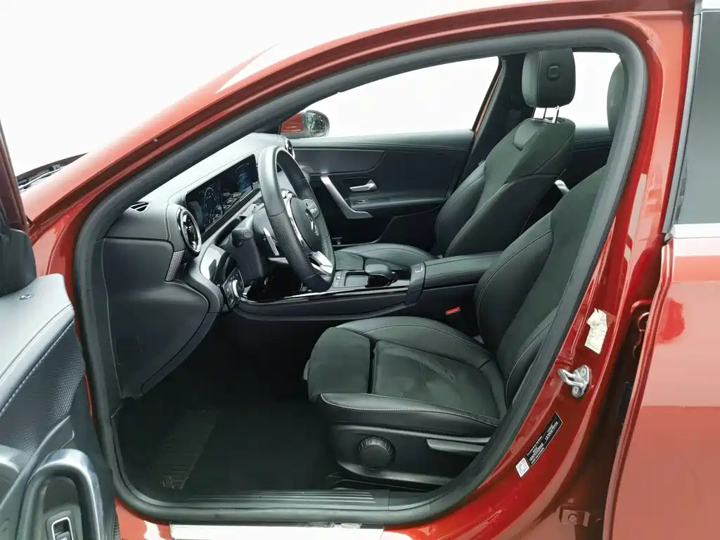 صورة 10 - Mercedes-Benz A-Class