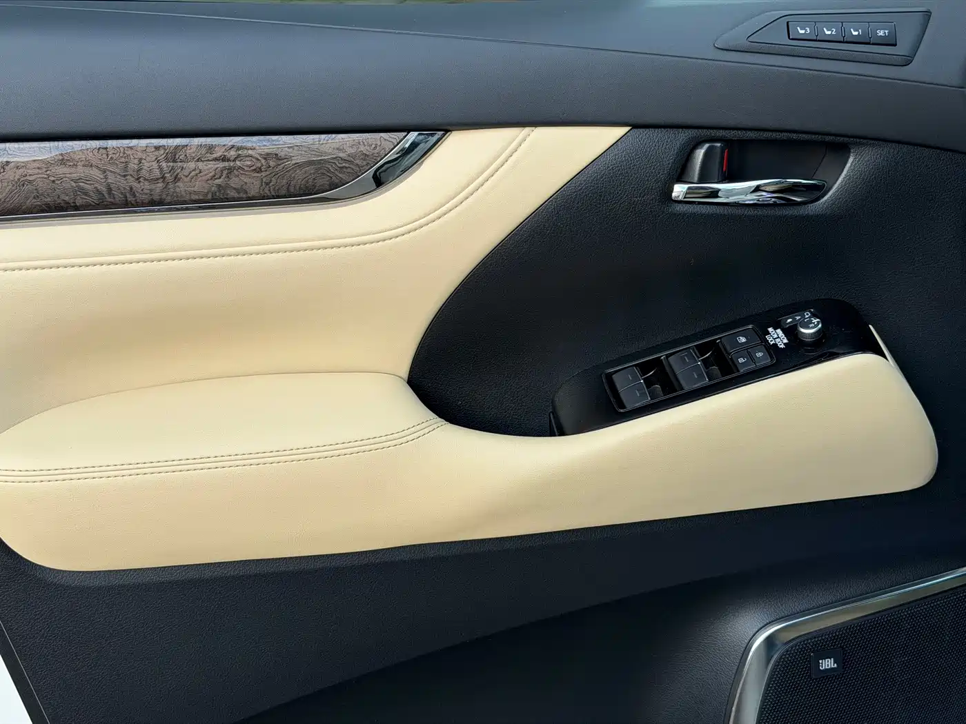 Toyota Vellfire 2022 2021 Crown Hybrid 2.5L HV Premium Edition