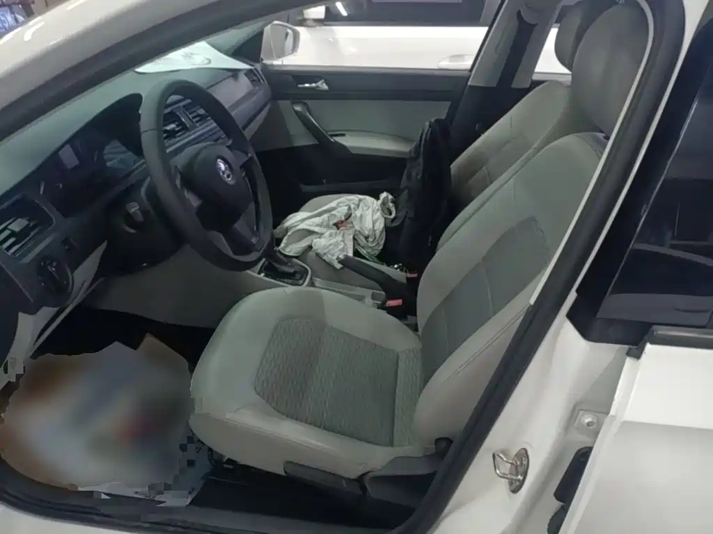 Škoda Rapid 2015 2015 1.6L Automatic Smart Selection