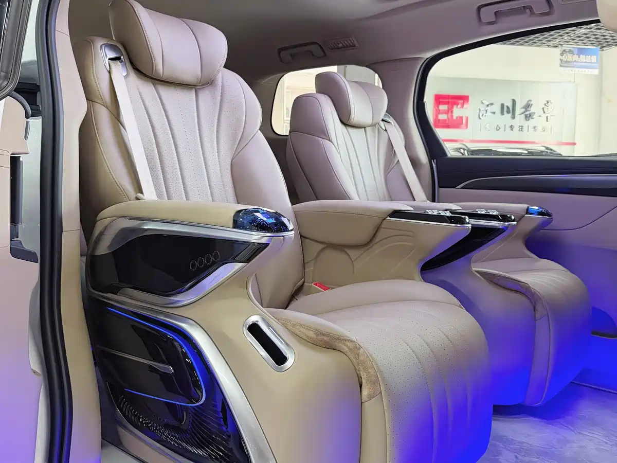 Buick GL8 2025 Land Business Class Comfort DG Edition фото 5