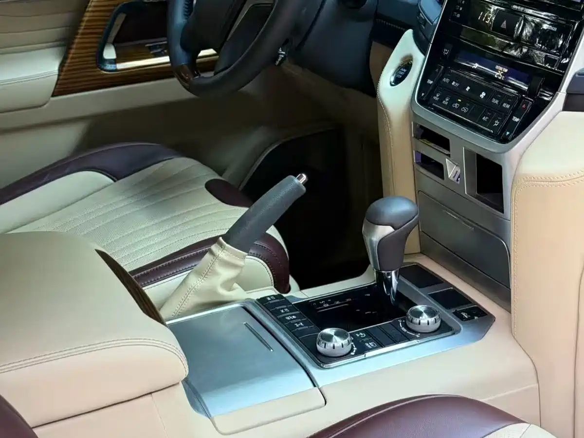 Toyota Land Cruiser (Import) 2019