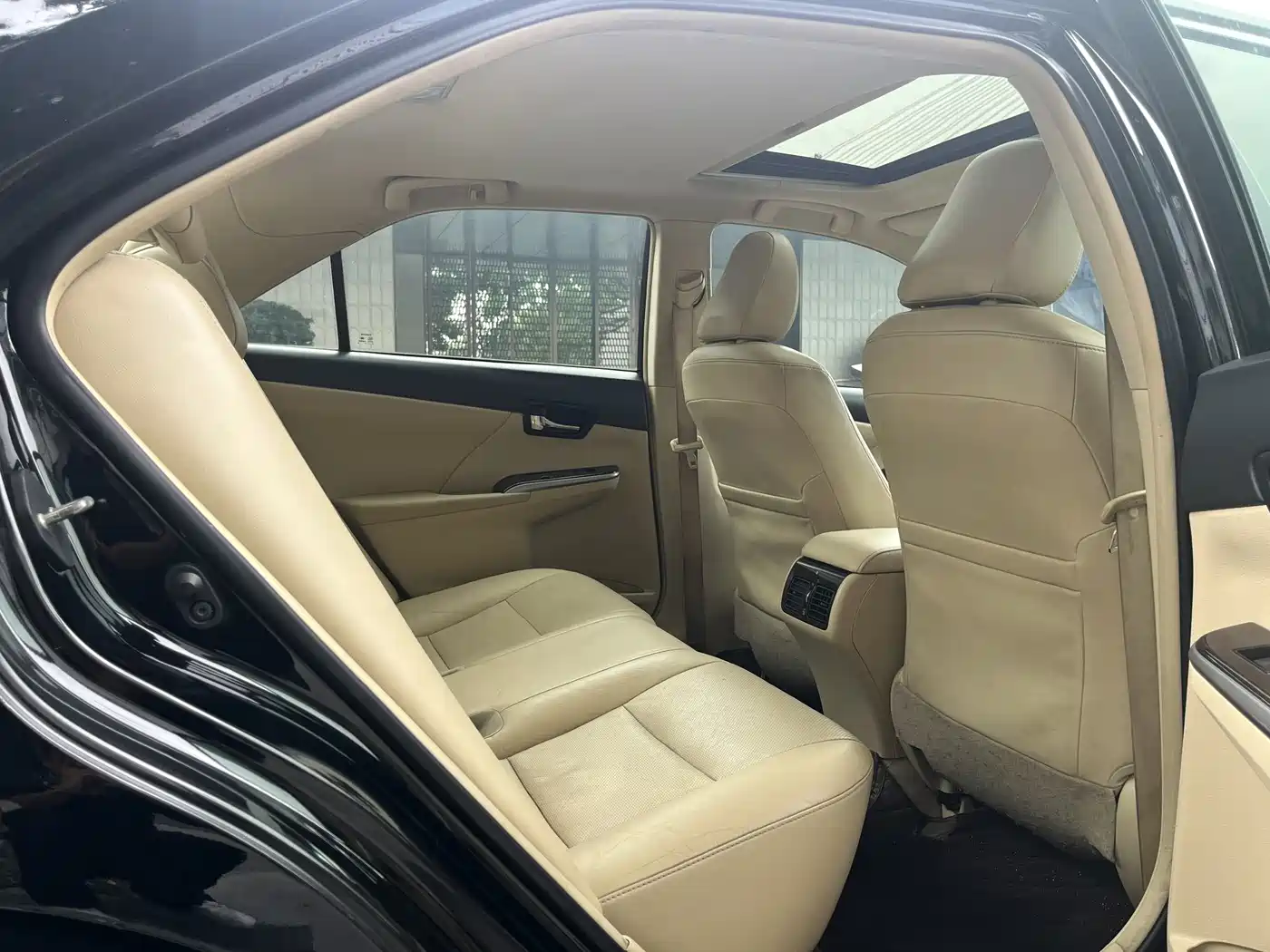 Toyota Camry 2015 2.0G Leading Edition фото 18