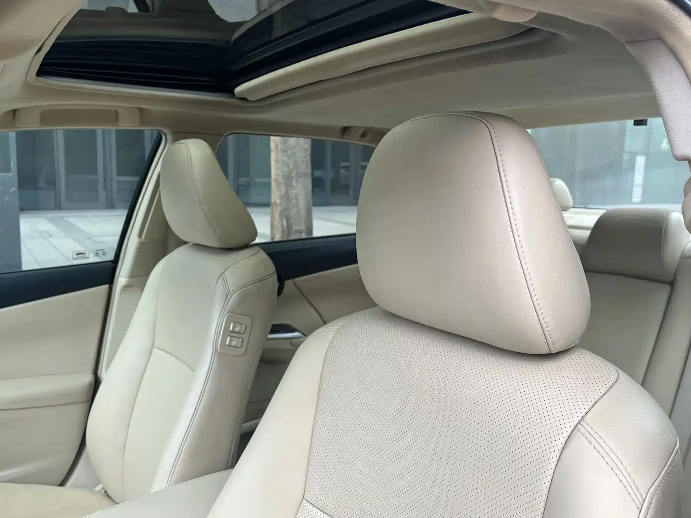 Toyota Camry 2015 2.0G Leading Edition фото 24