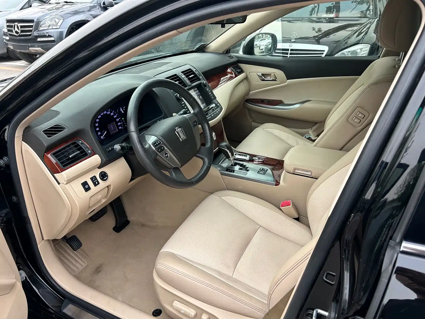 Toyota Crown 2012 2.5L Royal Leather Edition фото 7