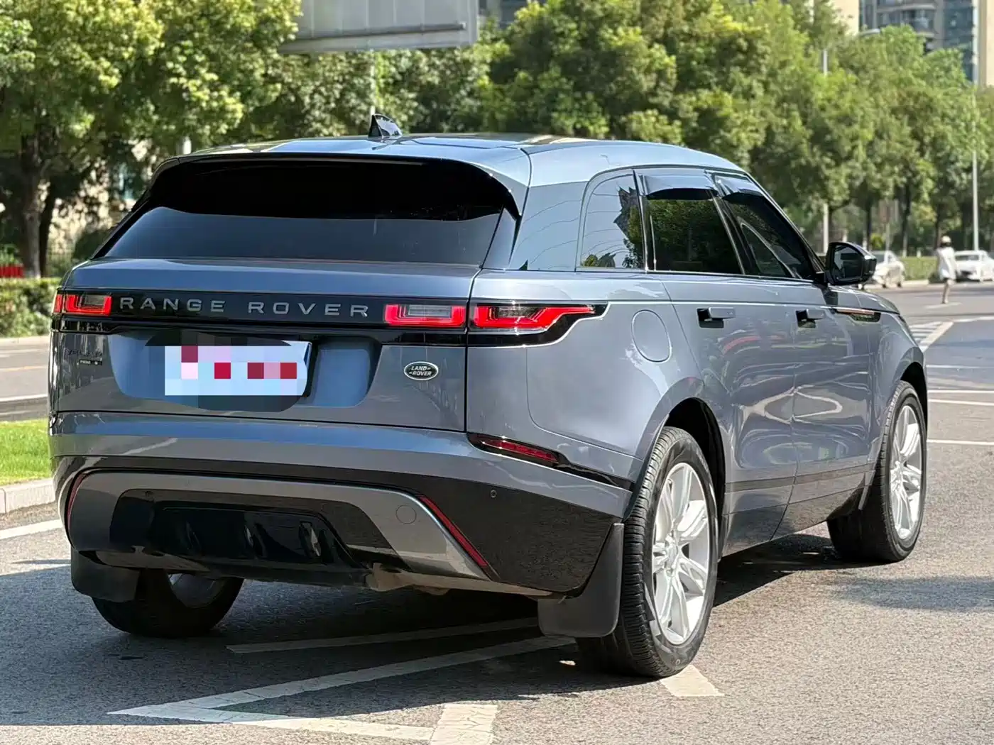 Photo 4 - Land Rover Range Rover Velar