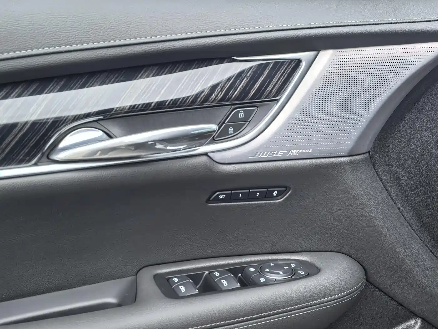CADILLAC XT6