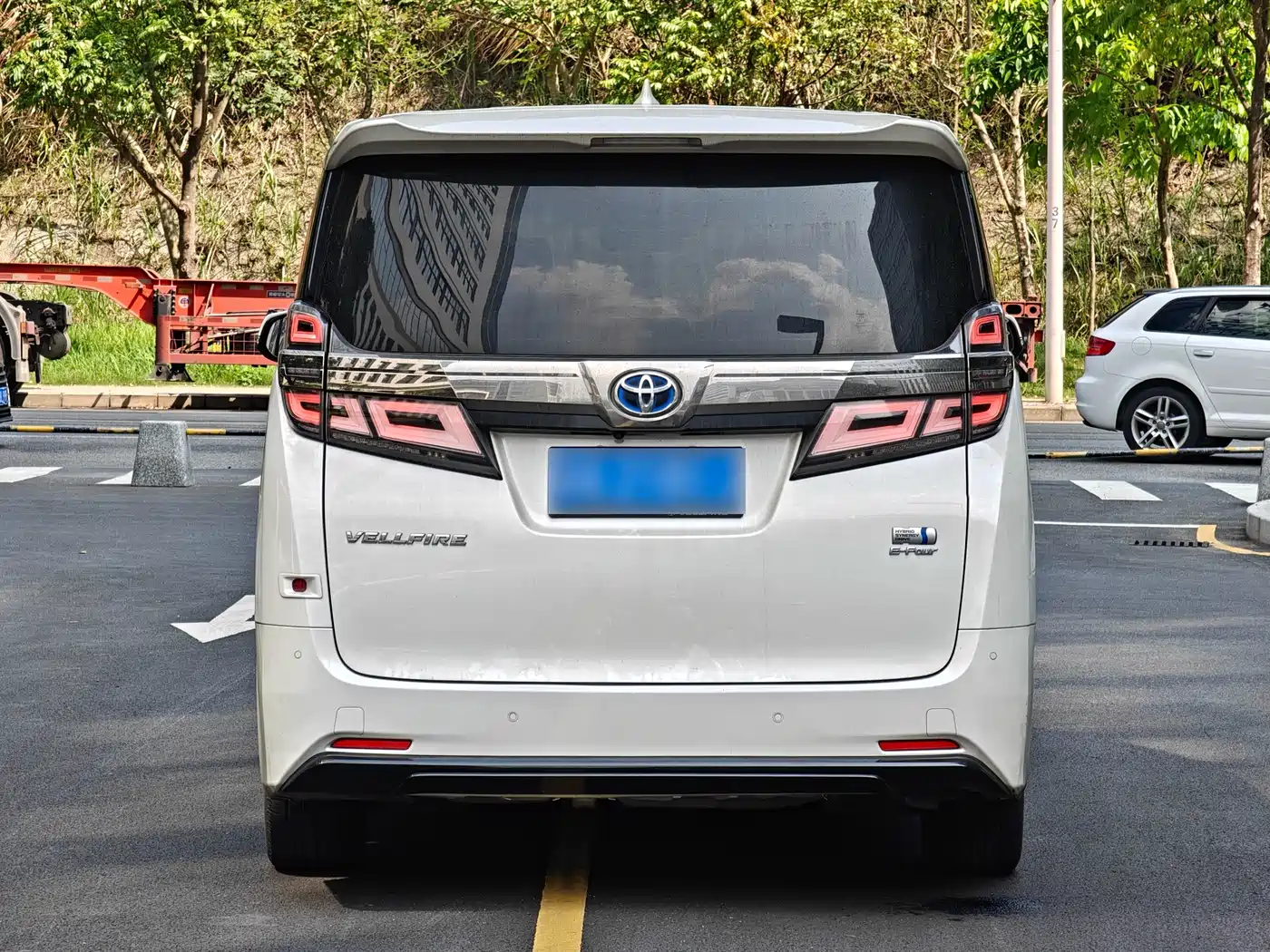 Toyota Vellfire 2020 Twin Engine 2.5L HV Luxury Edition фото 10
