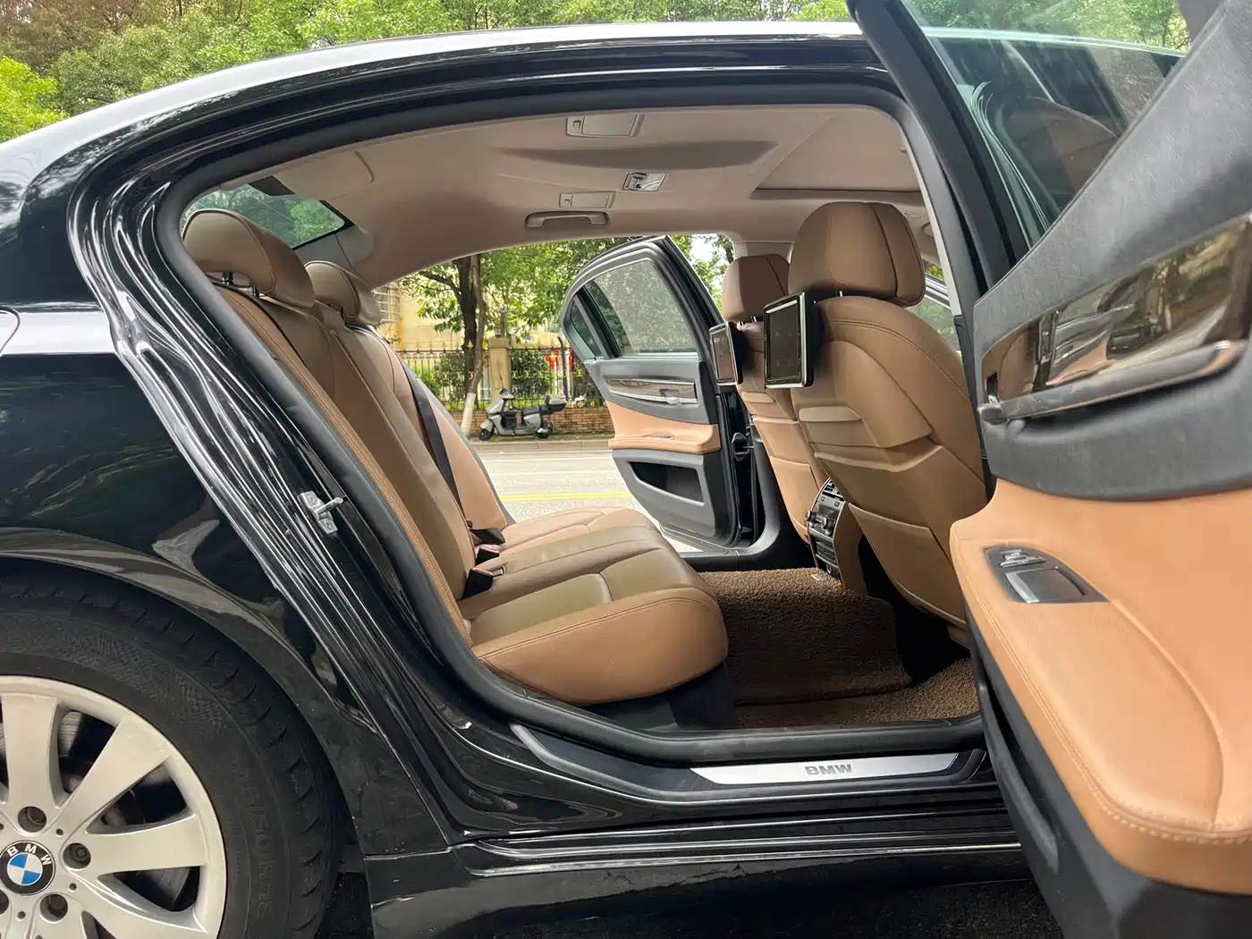Фото 19 - BMW 7 Series