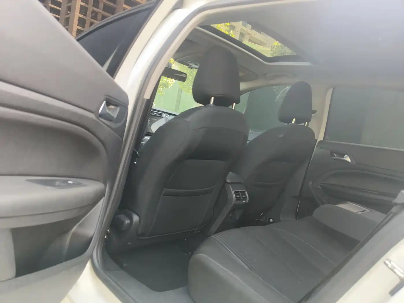 Peugeot 408 2016 1.6T Automatic Luxury Edition фото 7