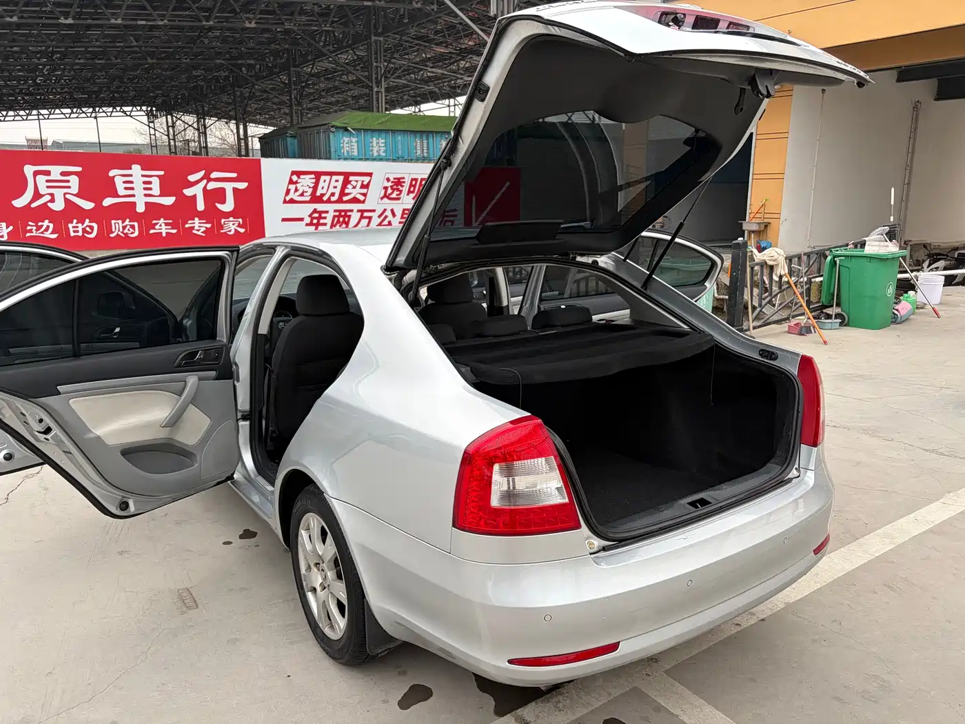 Škoda Octavia 2014 1.6L Auto Yijie Edition фото 15