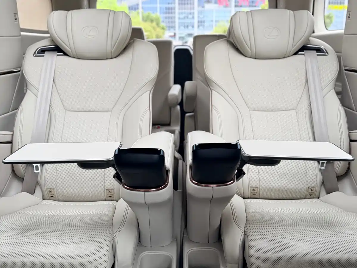 Lexus LM 2023 500h 6-Seater Prestige Edition фото 22