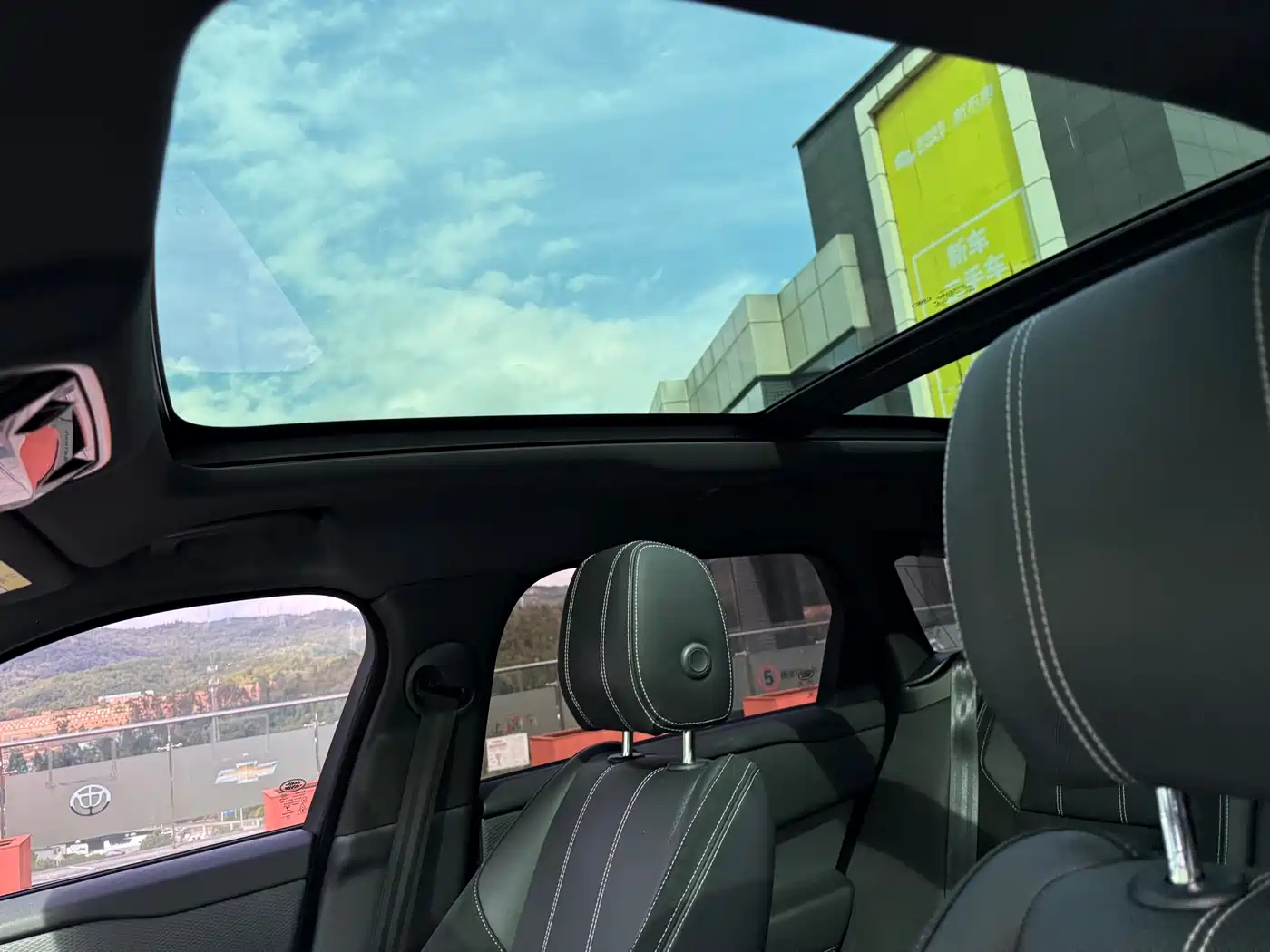 Land Rover Range Rover Velar 2019 250PS R-DYNAMIC S фото 31